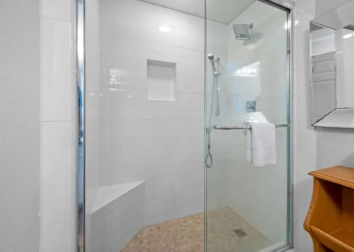 Crystal Shores West 1205 By Youngs Suncoast Apartment *